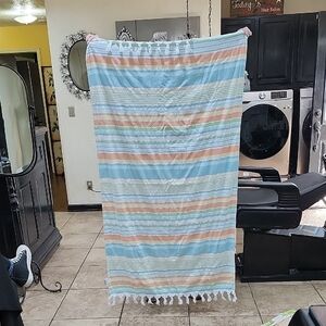 BOUTIQUE HOTEL STRIPED TURKISH BEACH TOWEL WITH TASSELS